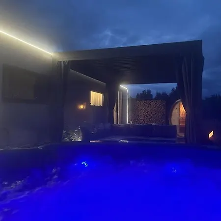 Trailer In 03058 With Swimming Pool *