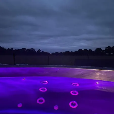 Trailer In 03058 With Swimming Pool