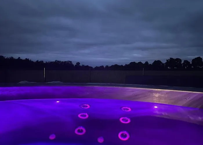 Trailer In 03058 With Swimming Pool