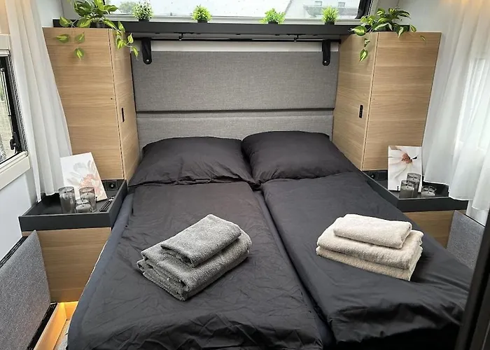 Apartamento Trailer In 03058 With Swimming Pool Haasow (Neuhausen/Spree)